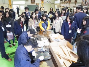 専門コースの実習風景の見学（クラフトデザインコースも）