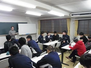 勉強会もかかさず。