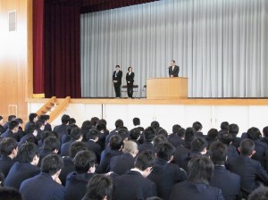 新任式（今年度は３名の教職員が着任）