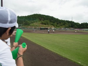 ７回裏、最後の回かも・・・応援団も力が入ります