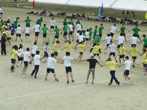 全員で「うらじゃ踊り」。