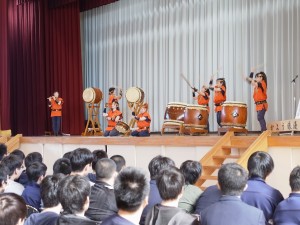 最期の曲「「虹の民」の演奏（おみごと！） 