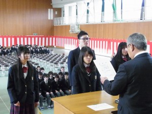 旭東地区高等学校ＰＴＡ連合会善行者賞（安野さん）