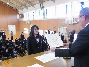 全日本高等学校書道教育研究会賞を受賞して２年北尾さん。