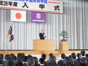 校長より、入学許可、式辞。