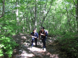 登山中(まだまだ先)。