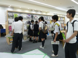 図書館の見学。