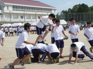 競技「人間綱渡り」