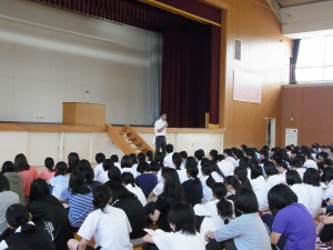 吉岡生徒指導課長より、夏休み中の注意事項伝達（アルバイトについて、自転車での事故防止などど）