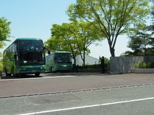 12：00発岡山駅行は２台用意。