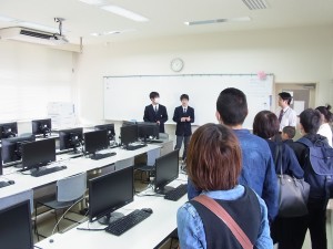 実習室の見学（情報システムコース）