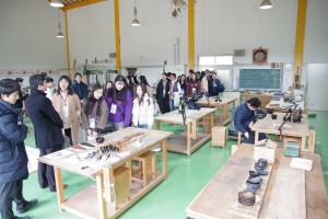 校内見学(漆芸実習室)