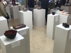 漆芸:本校生徒作品(手前)