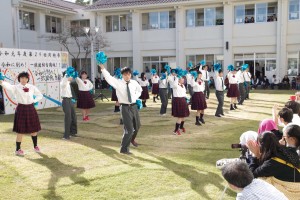 ３年生有志によるダンス。