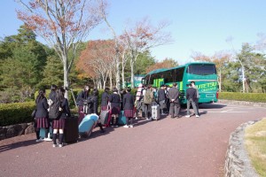 JR岡山駅行バス２台。