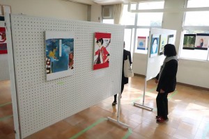 美術選択授業作品展示。