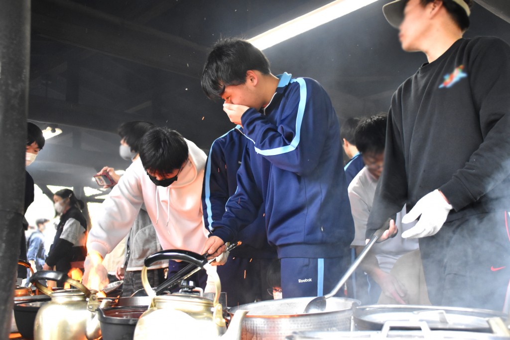 カレーづくりあるある！煙との戦い！