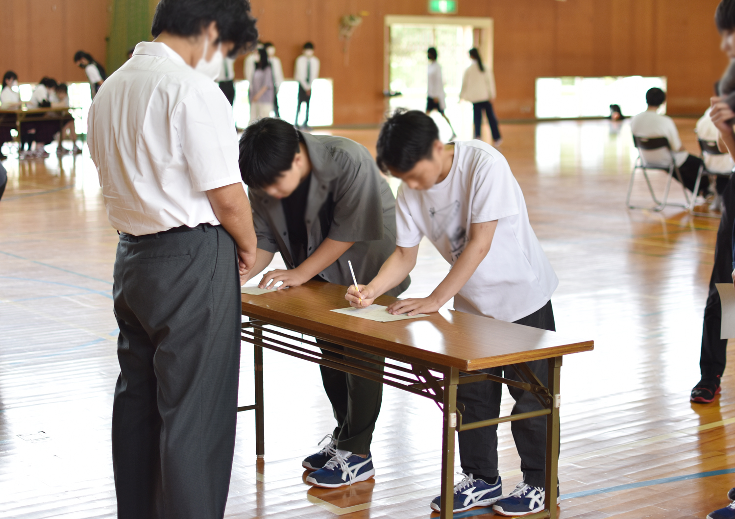 立候補した生徒を信任するか...