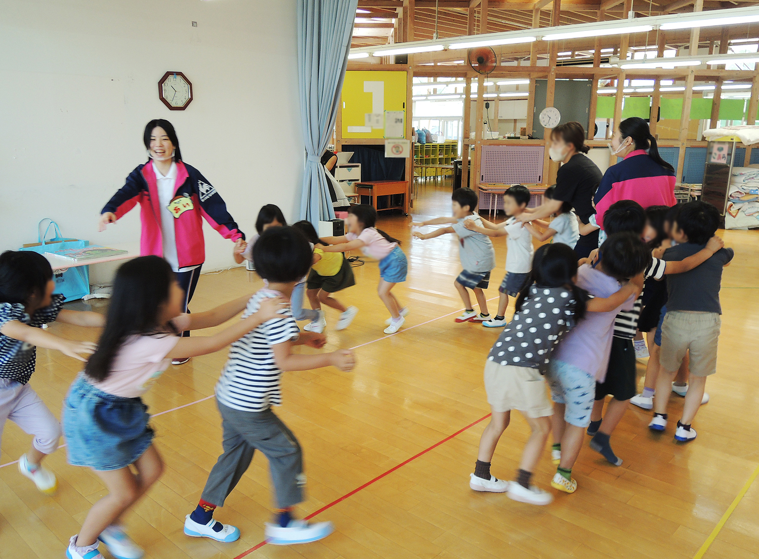 体を動かすプログラムは大盛り上がりです!