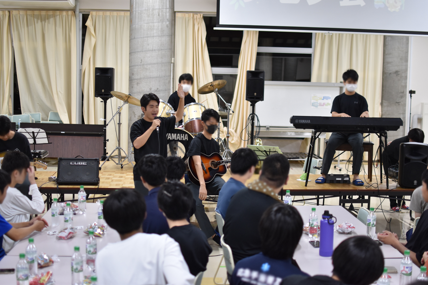 先ずは音楽部が盛り上げます!