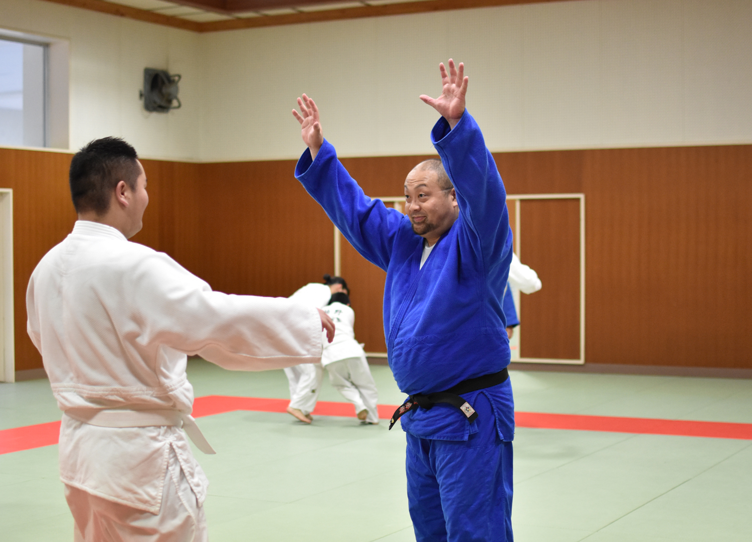 柏野先生!やる気満々の笑顔が怖すぎます!