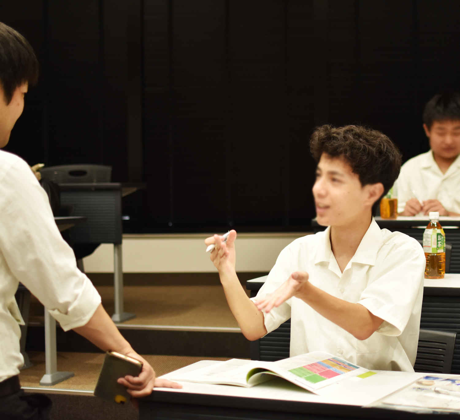 見学や講座で刺激を受けた生徒も多く、質問も飛び交っていました。