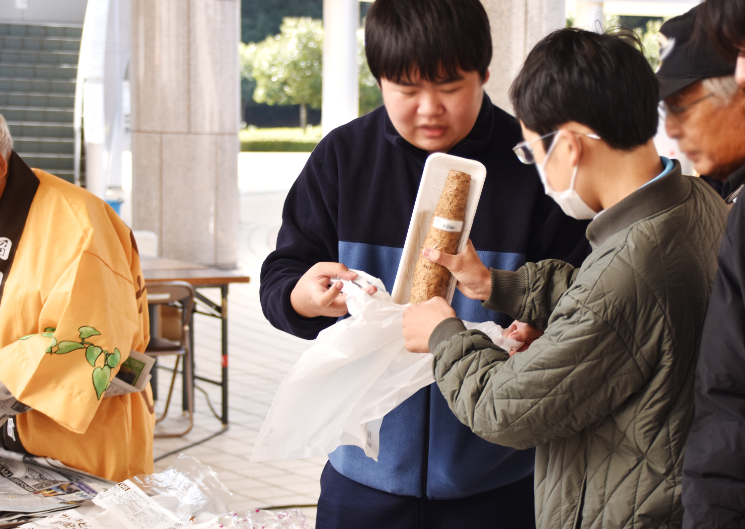 自然薯販売のお手伝い!