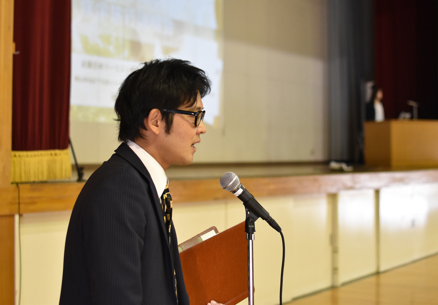 説明会の前に、学年主任から近況報告がありました