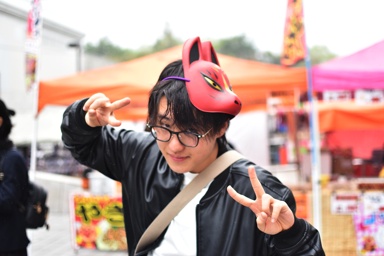 魔除けのために「お面」を買ったそうです...