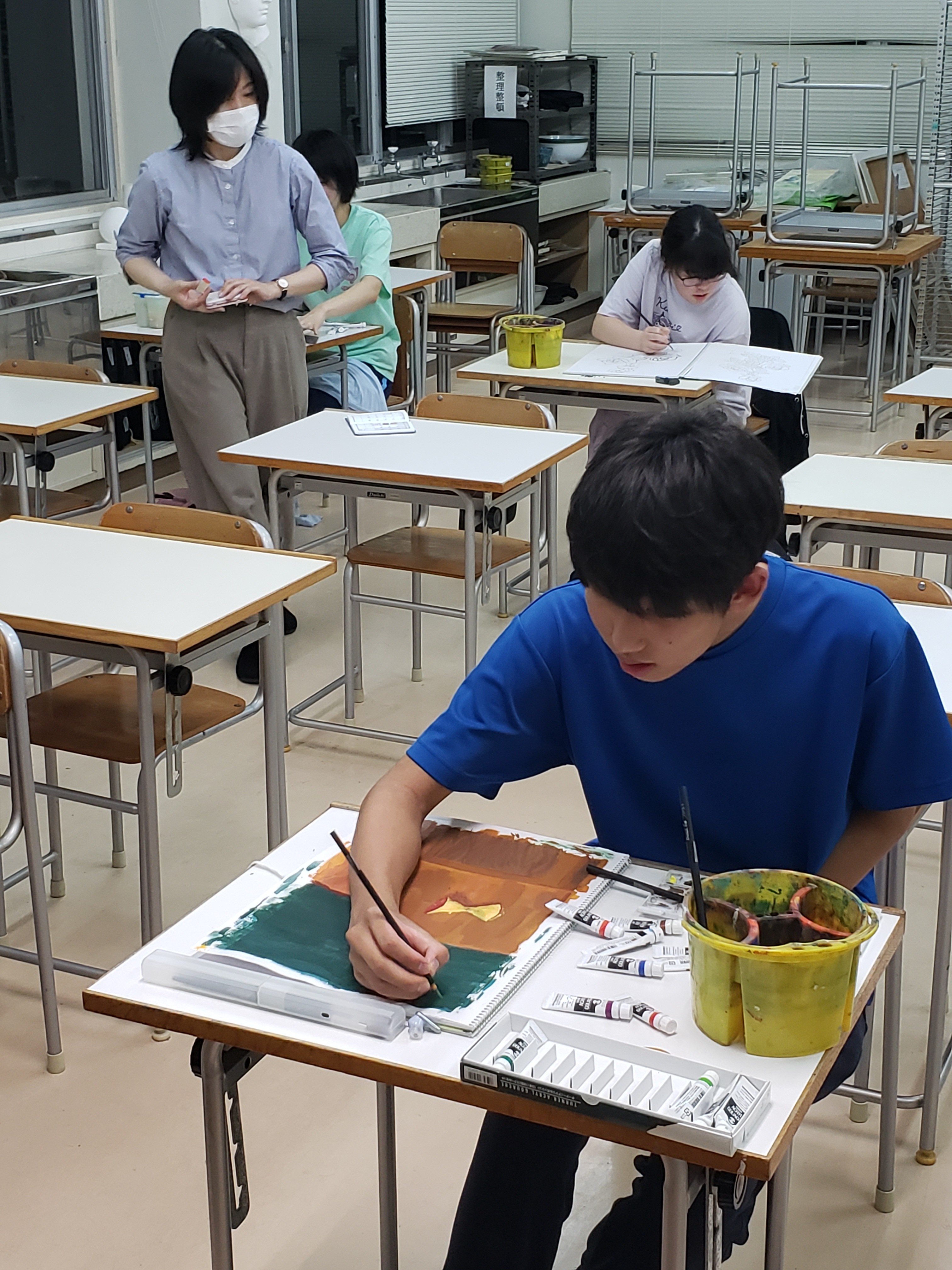 美術 井上先生