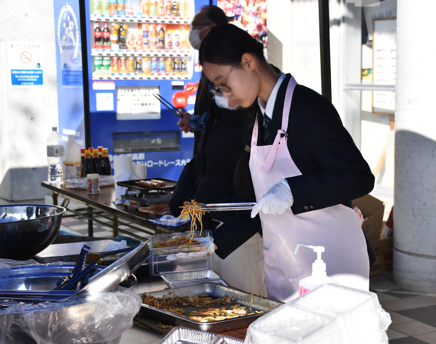 焼きそばの販売など、イベント運営のお手伝いも行いました