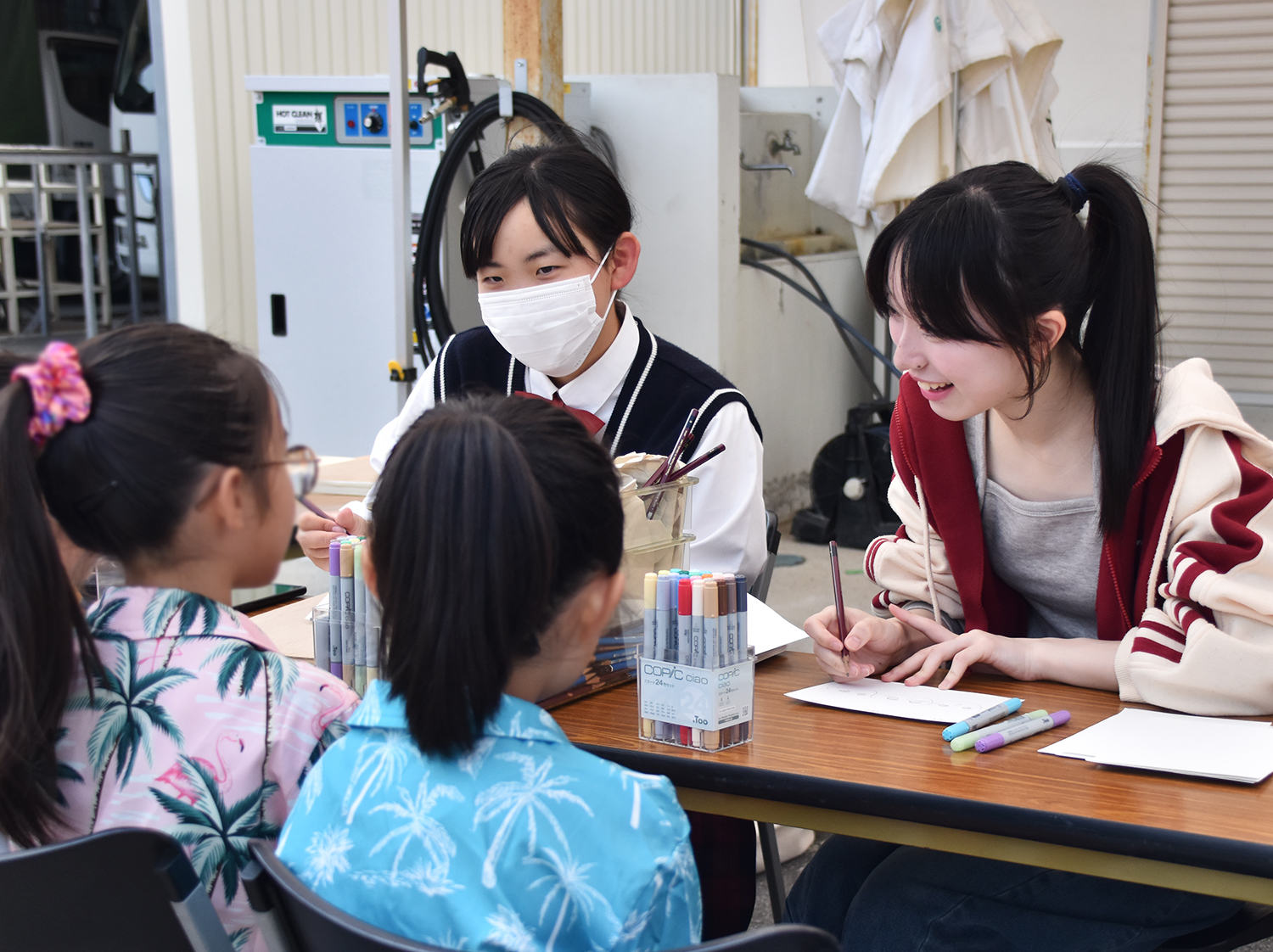 似顔絵コーナーには、子どもたちの行列が出来ていました!
