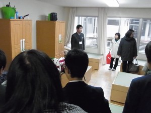 寮の見学（男子寮の寮室）