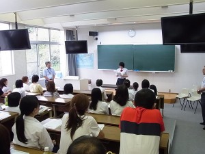 全体会の様子（女子生徒様と保護者様の会場）