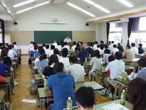 全体会の様子（男子生徒様と保護者様の会場）