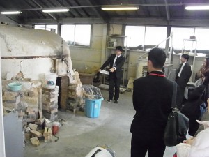 実習施設の見学（陶芸デザインコース）。