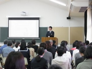 本校の生徒代表からも学校の特徴などを説明